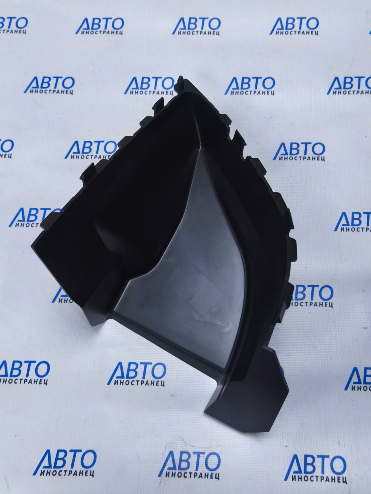 Дефлектор радиатора правый